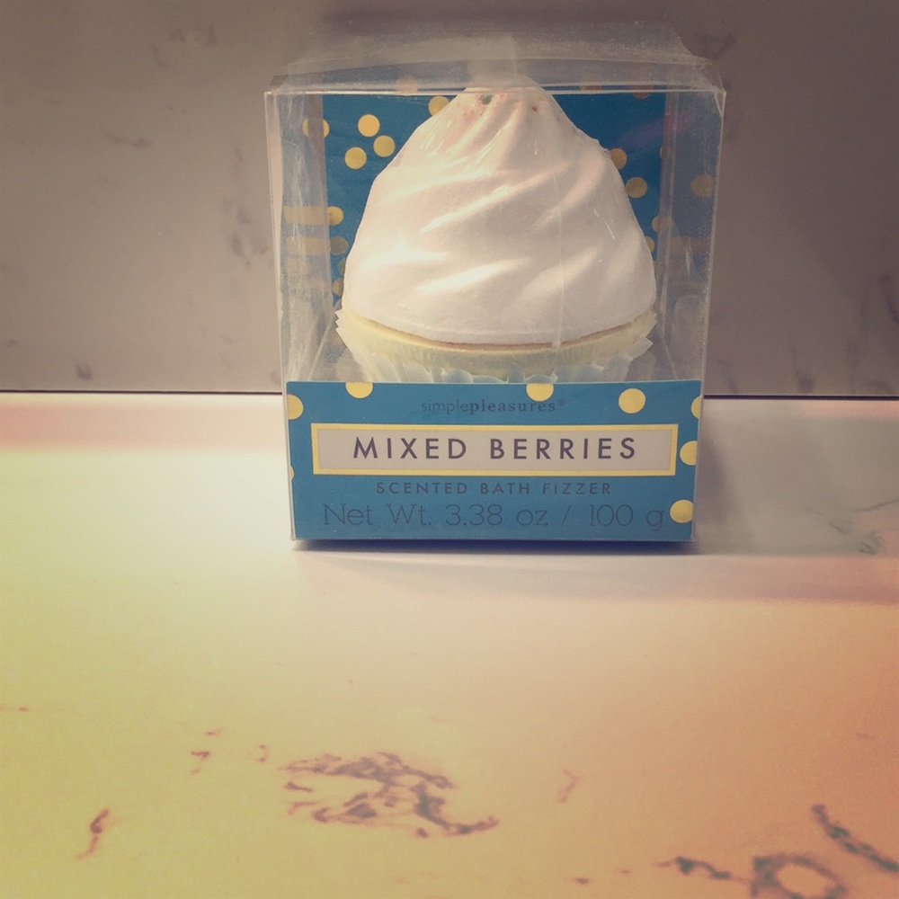 A cupcake bath bomb